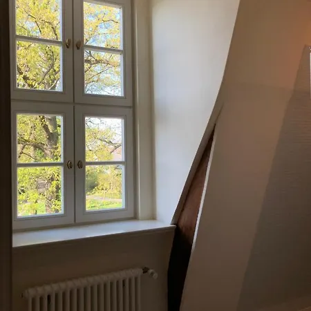 Jagdschloss *