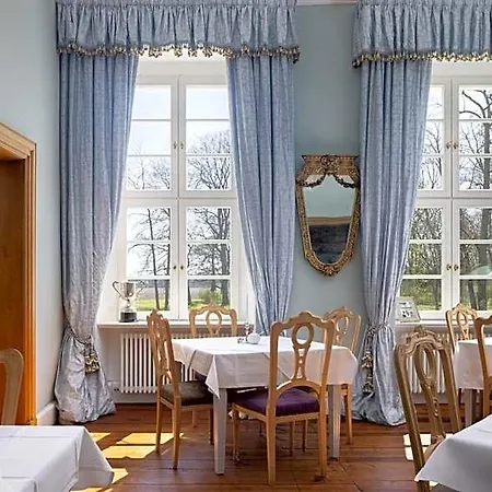 Jagdschloss Hotel *