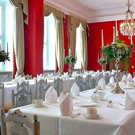 Jagdschloss Hotel *